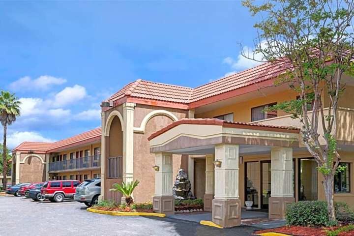 Economy Inn Jax-Op Ориндж Парк Екстериор снимка